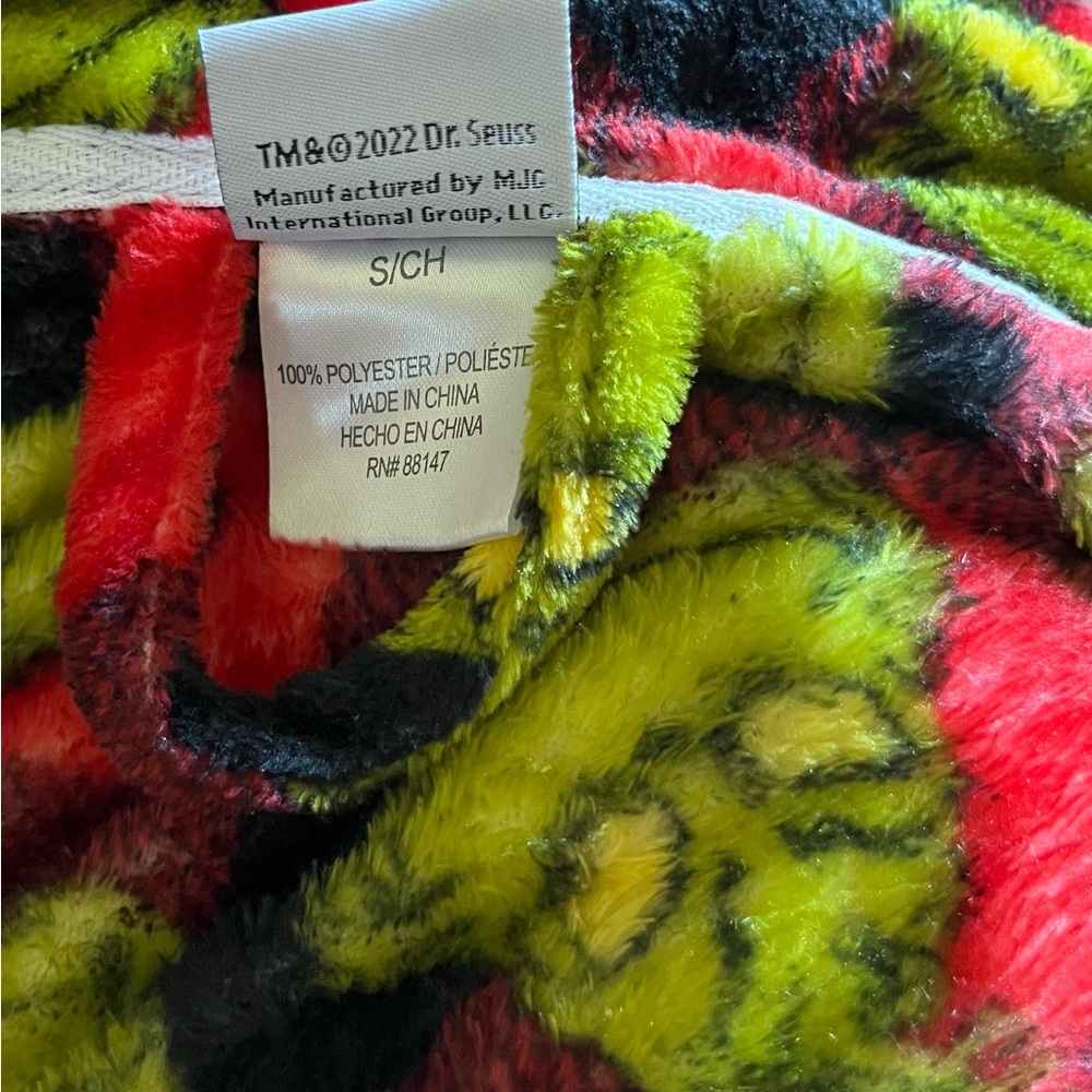 Red and black plaid with Green Grinch Robe size S/CH - Picture 7 of 8